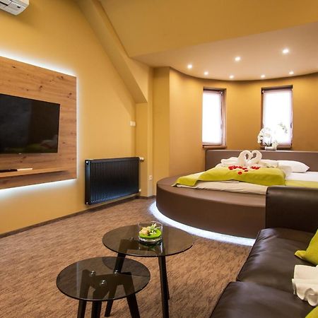 Veres Motel Veresegyház Buitenkant foto