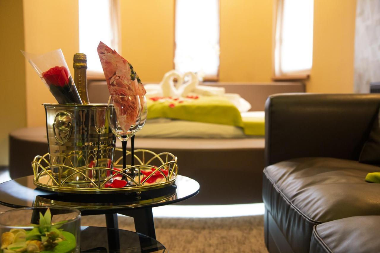 Veres Motel Veresegyház Buitenkant foto