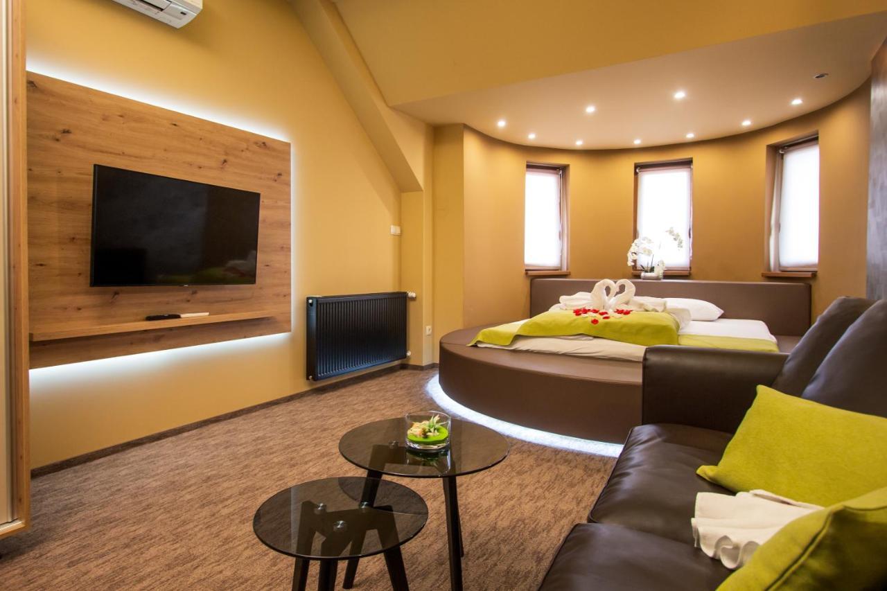 Veres Motel Veresegyház Buitenkant foto