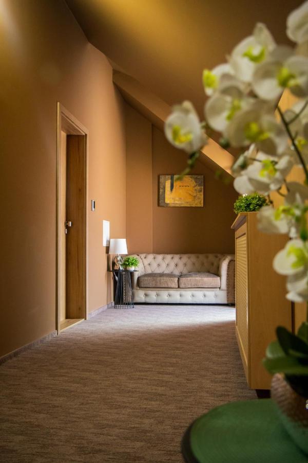 Veres Motel Veresegyház Buitenkant foto