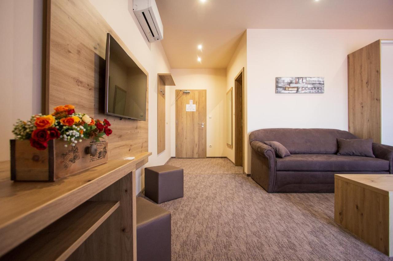 Veres Motel Veresegyház Buitenkant foto
