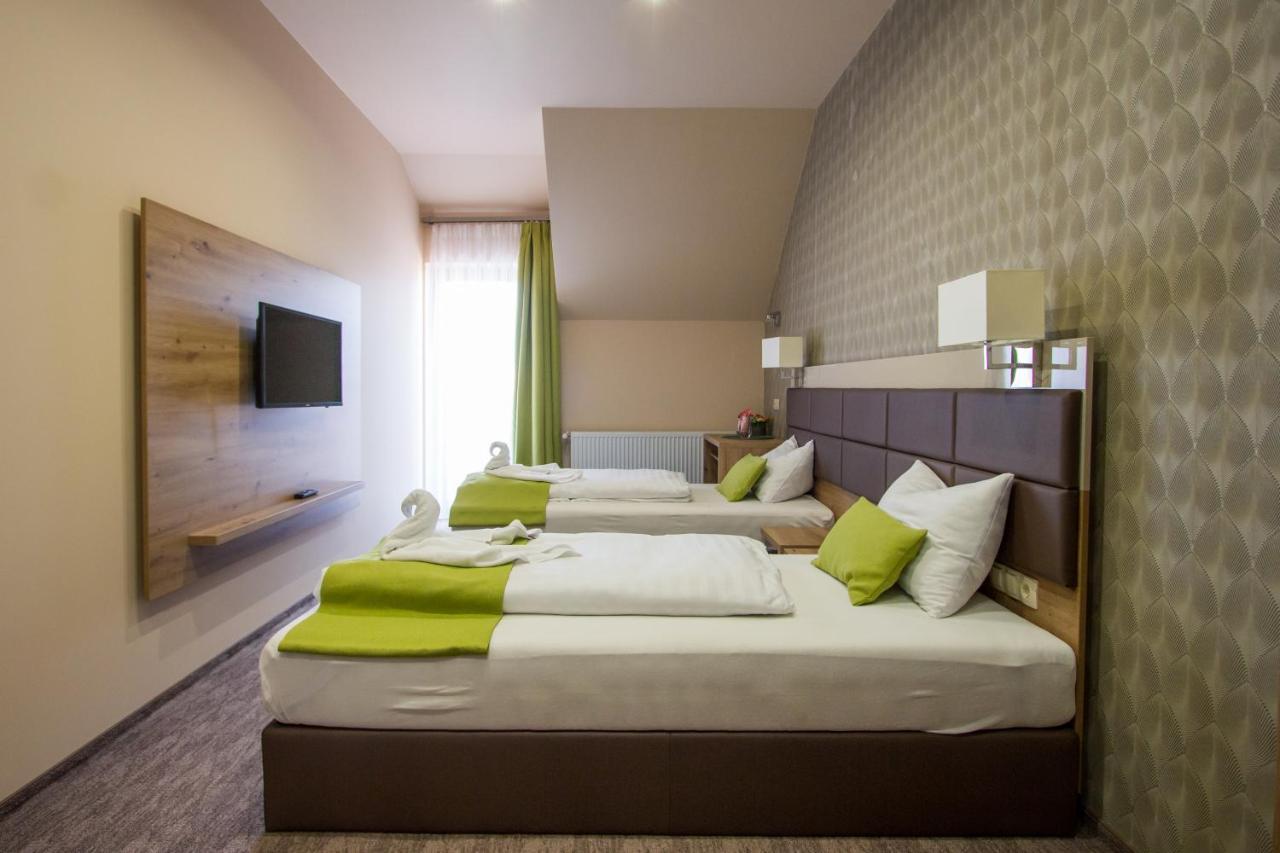 Veres Motel Veresegyház Buitenkant foto