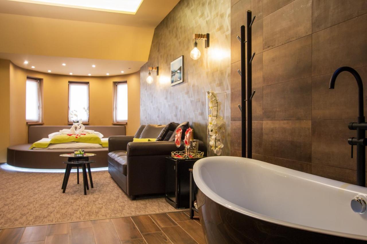 Veres Motel Veresegyház Buitenkant foto