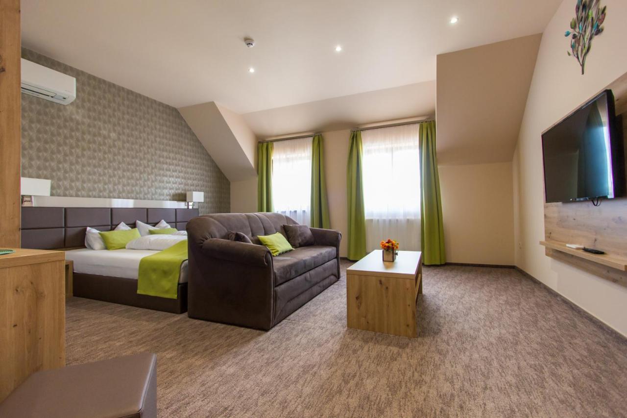Veres Motel Veresegyház Buitenkant foto
