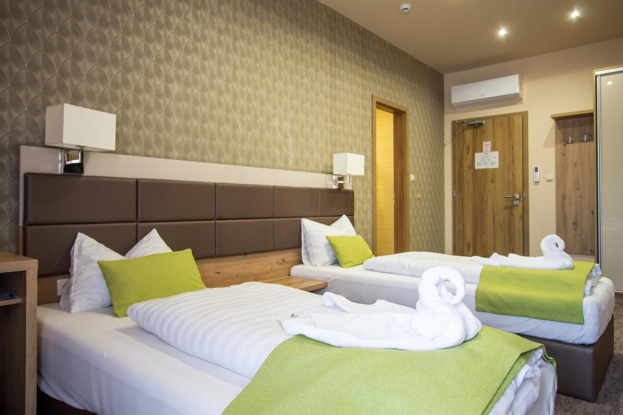 Veres Motel Veresegyház Buitenkant foto